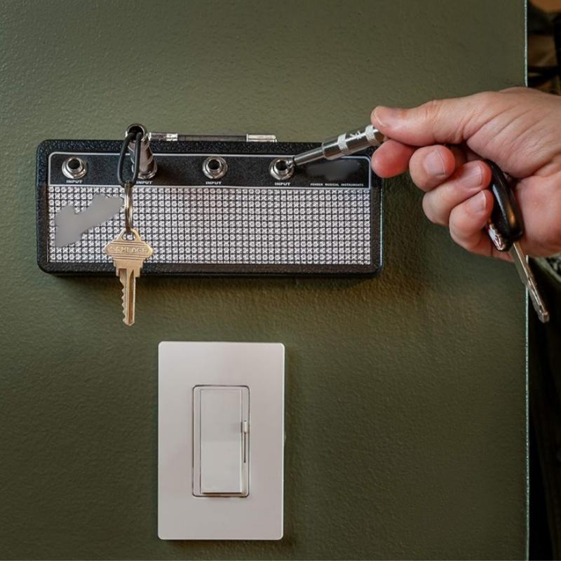 [Men Gifts]Fender Jack Rack- guitar amp key holder,includes 4 guitar plug keychains and 1 wall mounting kit.Quick and easy installation.