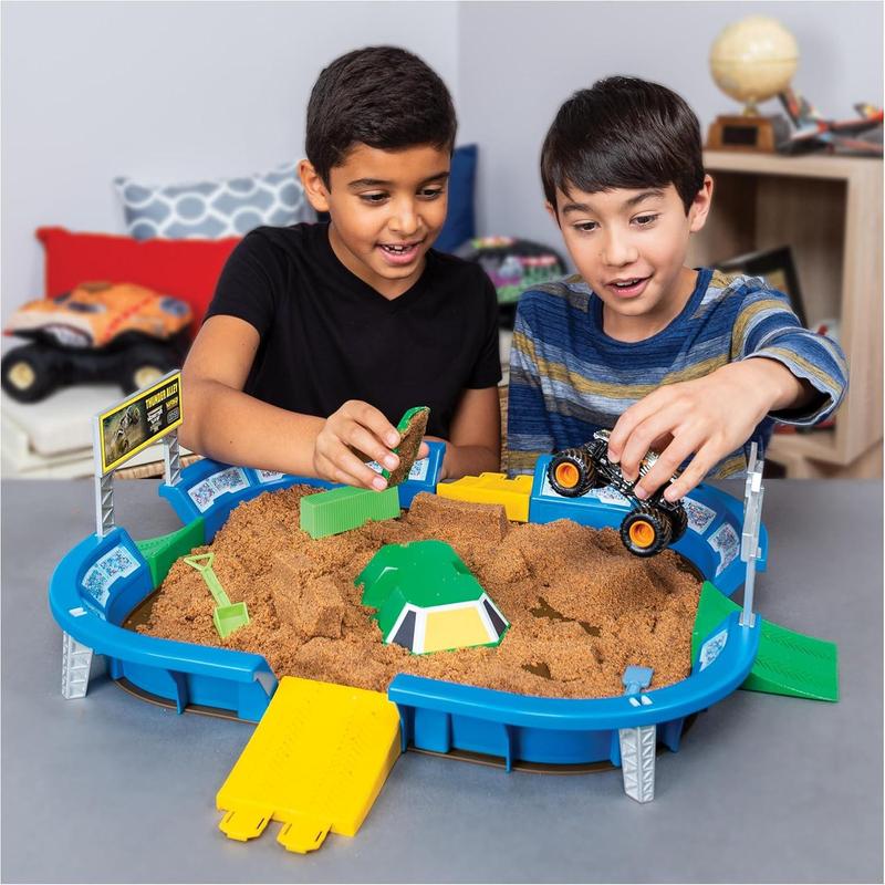 Monster Jam, Monster Dirt Arena 24-inch Playset with 2lbs of Monster Dirt and Exclusive 1:64 Scale Die-Cast Monster Jam Truck