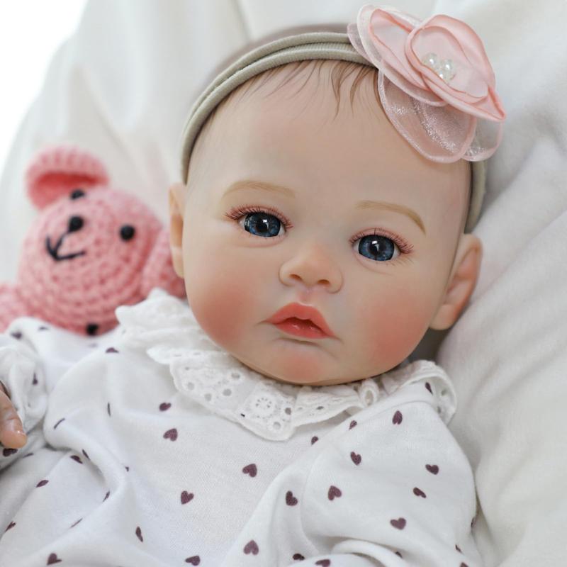 Wooroy Reborn Baby Doll - Birthday Gift, Christmas Gift, Girl Gift, Big Sister Gift - 18 Inch Realistic Newborn Baby Dolls Girl, Real Life Baby Dolls with Soft Weighted Body, Real Baby Reborn Gift Set for Kids Age 3+