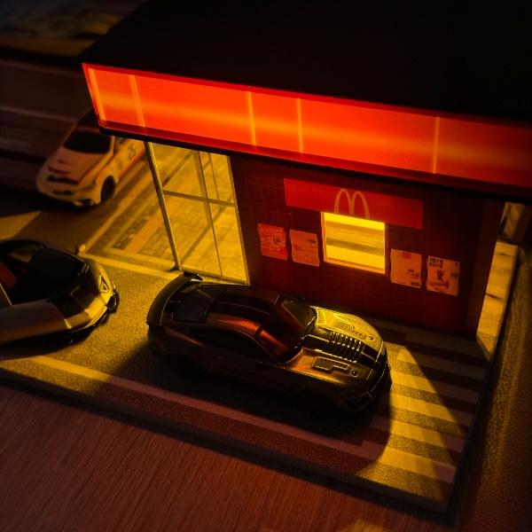 NEW limited edition McDonalds Diorama Hot Wheels Mini GT discast display with LED lighting 1:64