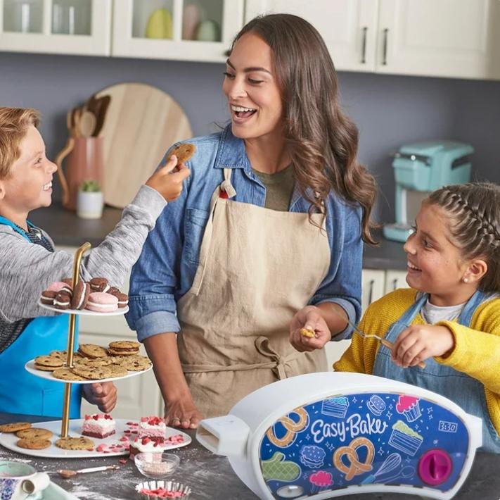 Easy-Bake Ultimate Electric Oven Playset