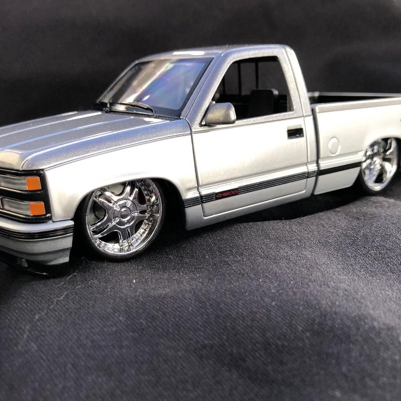 Maisto 1993 Chevrolet 454 SS Pickup Custom Silver Grey Two Tone Diecast Model Toy Vehicle